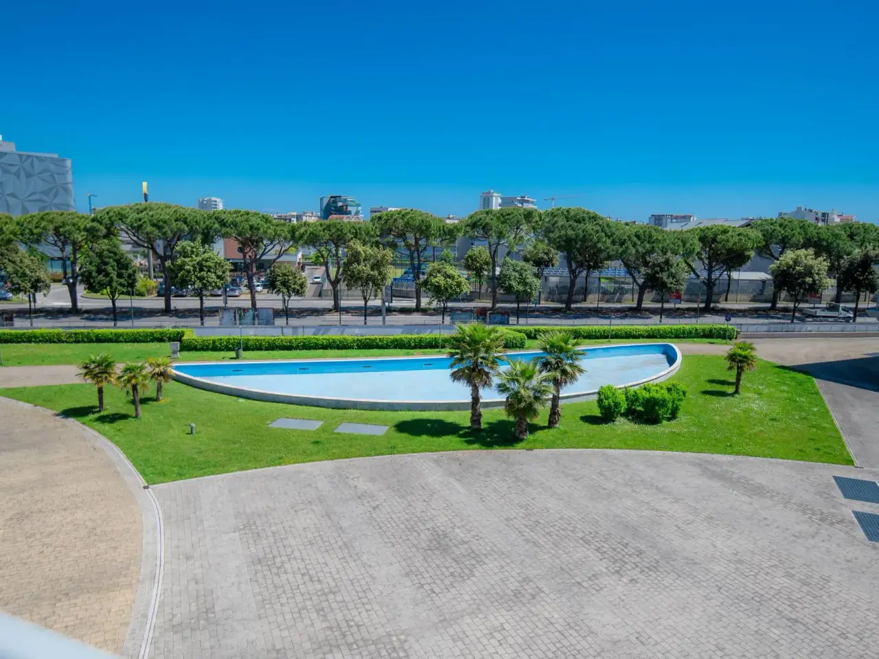 Negozio in Piazza l. Tenco 18, Jesolo, {3} - Foto 1