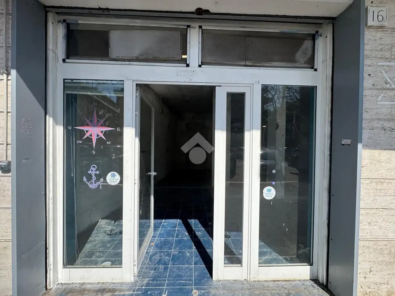 Negozio in Via Isole del Capo Verde 14, Roma, {3} - Foto 1