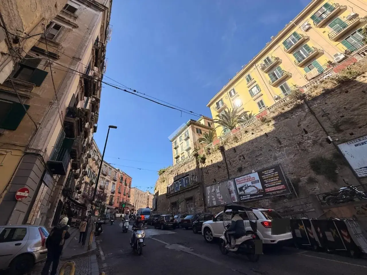 Negozio in Via Salvator Rosa 66, Napoli, {3} - Foto 1