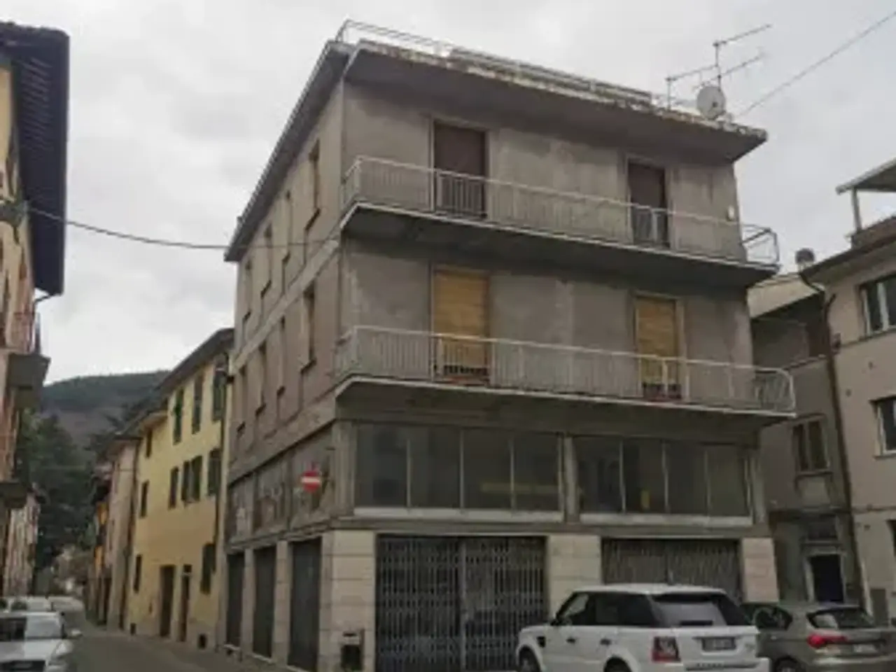 Negozio in Piazza Plinio Pellegrini, Pieve Santo Stefano, {3} - Foto 2