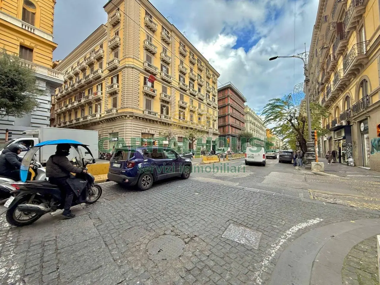 Esercizio commerciale in Via Renovella 25, Napoli, {3} - Foto 1