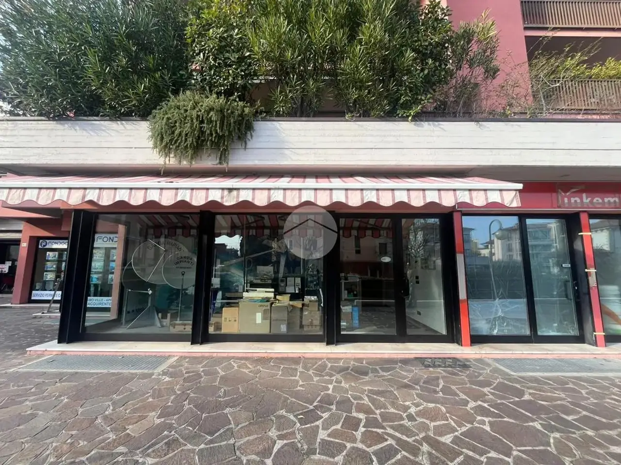 Negozio in Via Mezzocolle 6, Desenzano del Garda, {3} - Foto 1