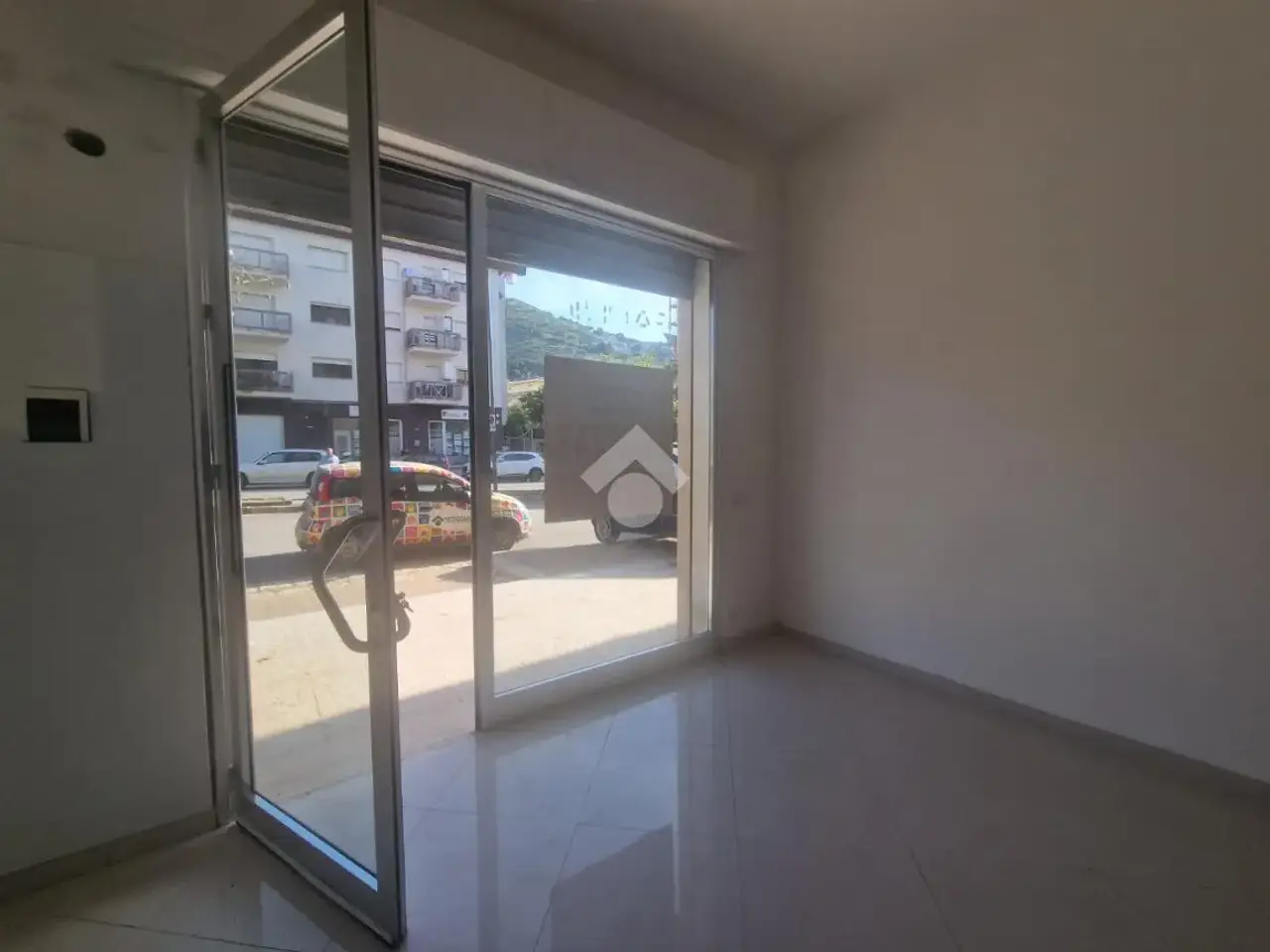 Negozio in Viale Europa 11, Alcamo, {3} - Foto 1