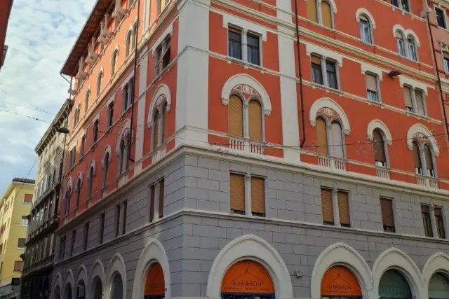 Geschäft in Via Alfredo Oriani, Trieste - Foto 1