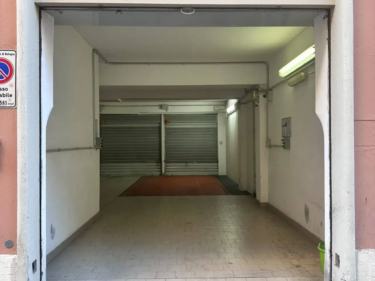 Parcheggio chiuso in Vicolo Borchetta, Bologna, {3} - Foto 2