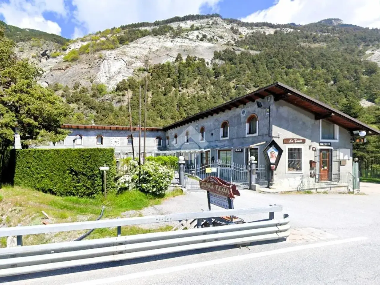 Palazzina commerciale in Borgata Beaume 46, Oulx, {3} - Foto 1