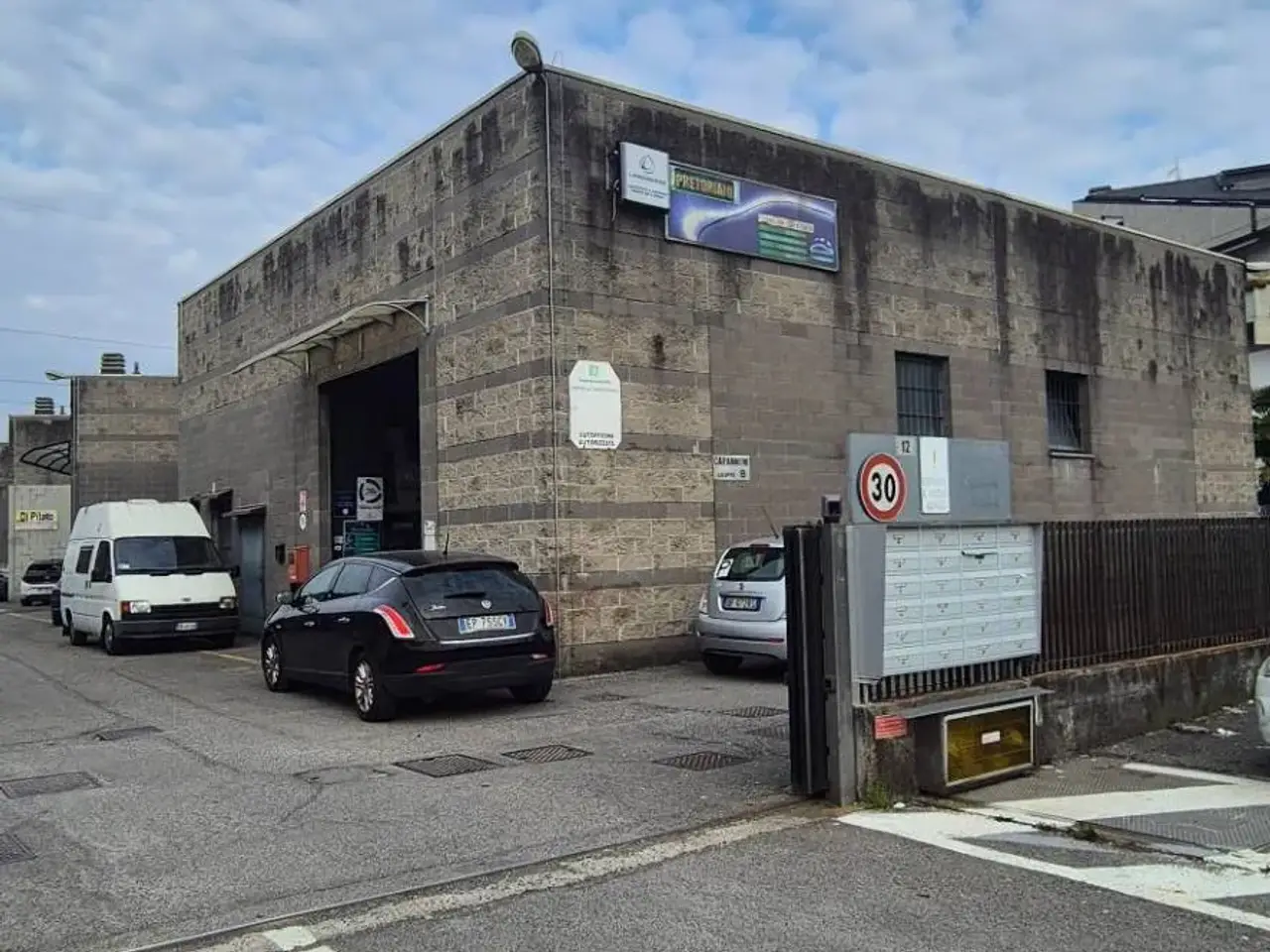 Magazzino in dell'Aeronautica 12a, Curno, {3} - Foto 2