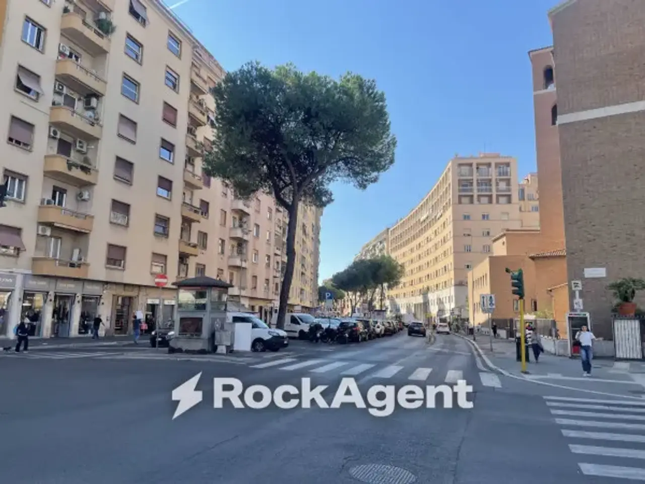 Abbigliamento in , Roma, {3} - Foto 2