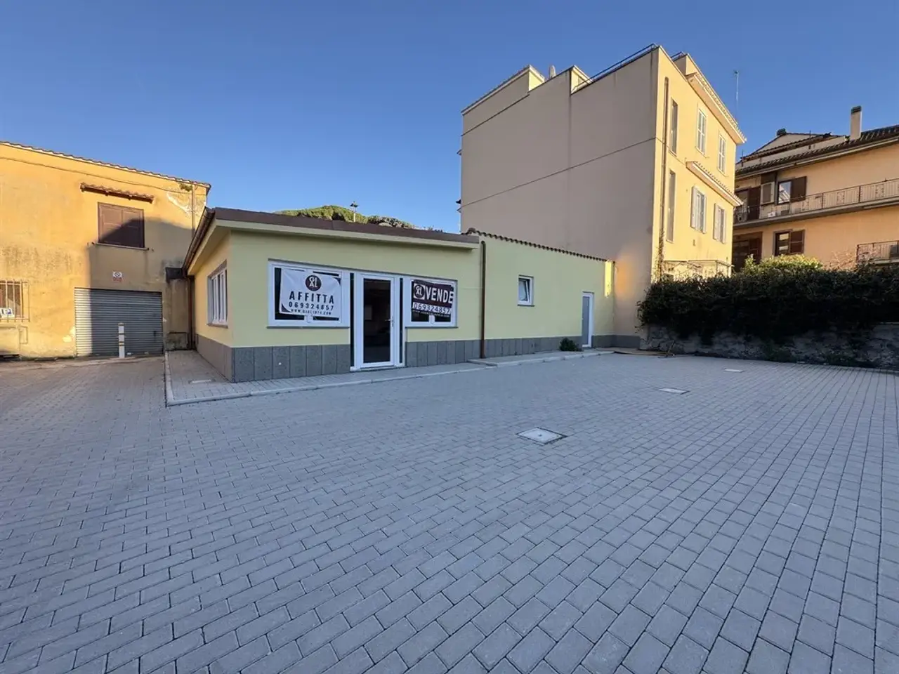 Negozio in Via XXIV Maggio 9, Albano Laziale, {3} - Foto 1