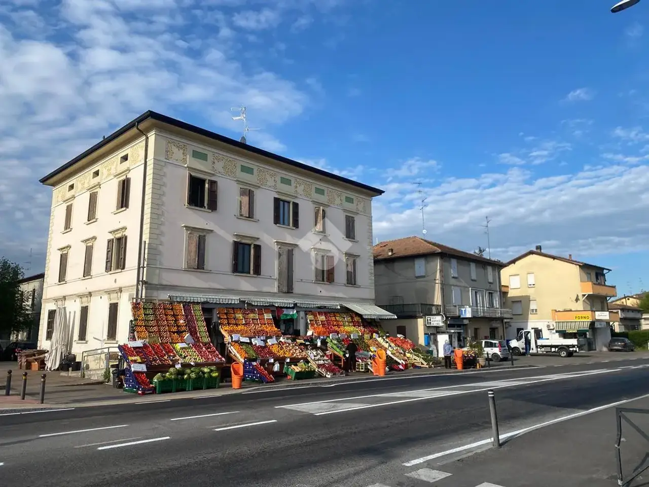 Palazzina commerciale in Via Gian Battista Vico 154, Reggio Emilia, {3} - Foto 1