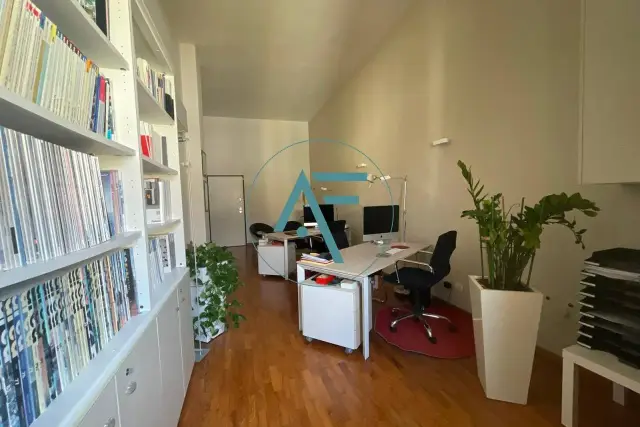 Gemeinschaftsbüro in {3}, - Foto 1