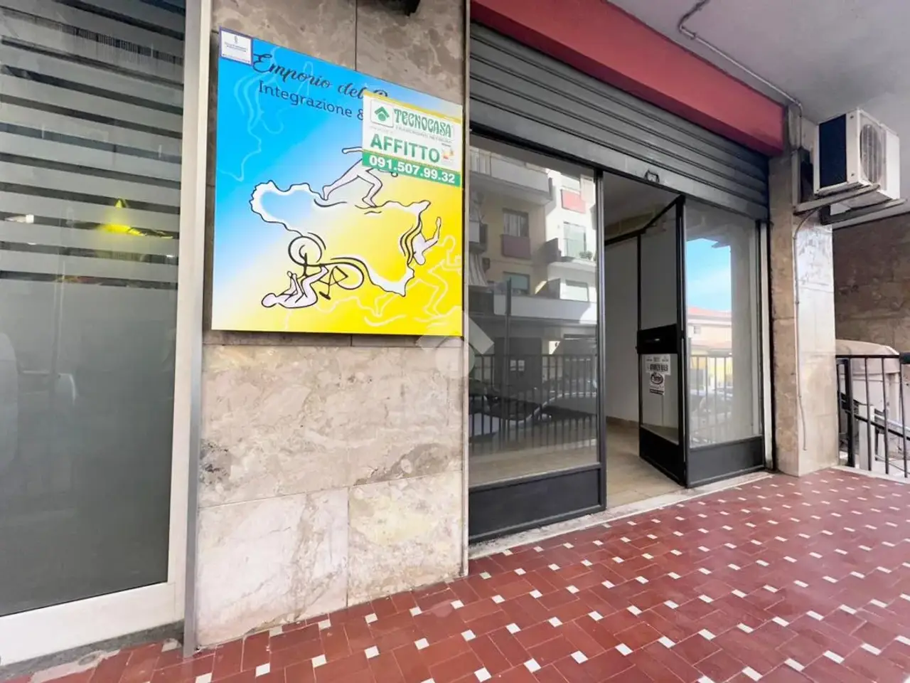 Negozio in Via Aldo Moro 23, Monreale, {3} - Foto 1