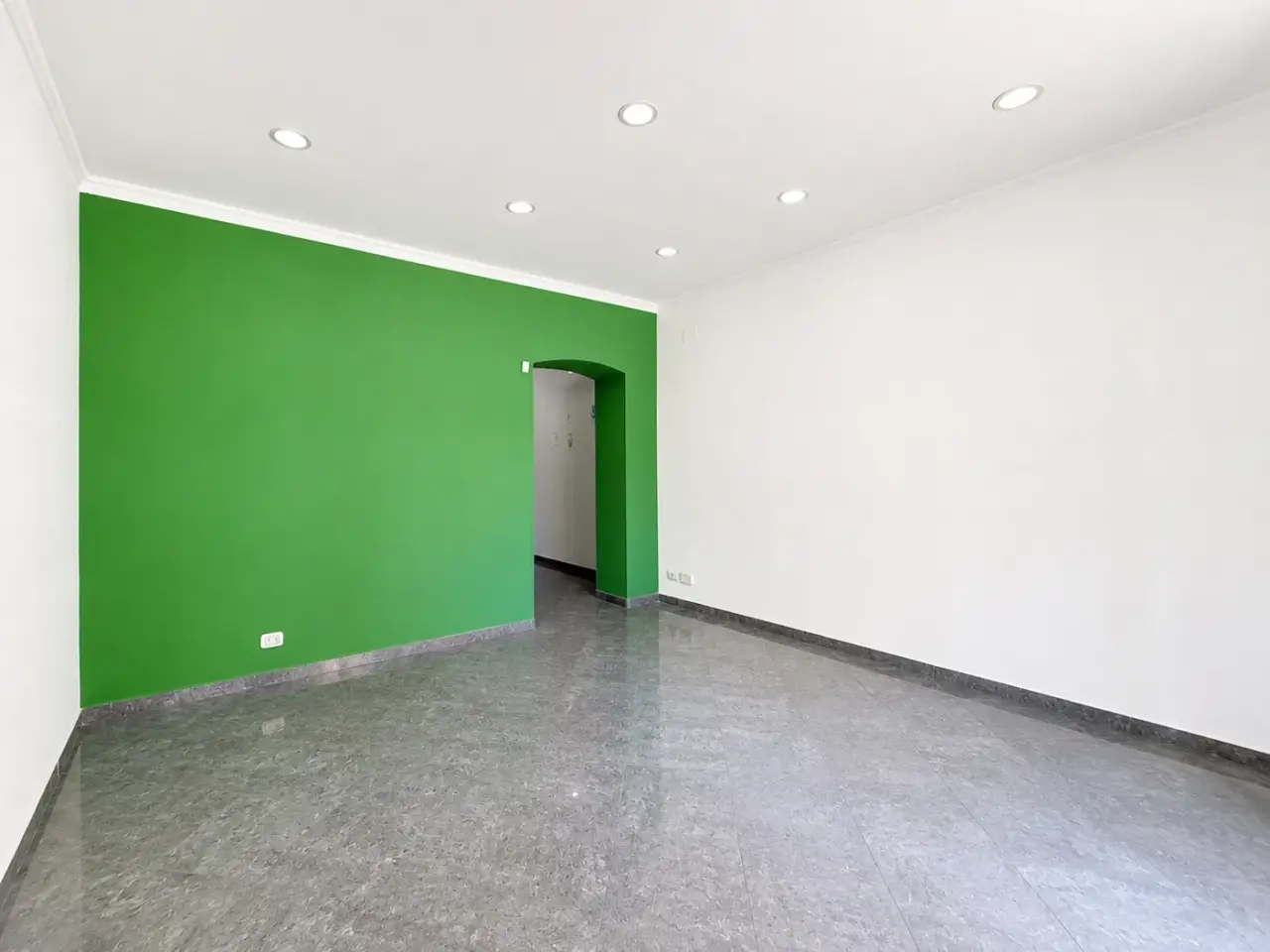 Negozio in Via Principe Amedeo  232, Taranto, {3} - Foto 2