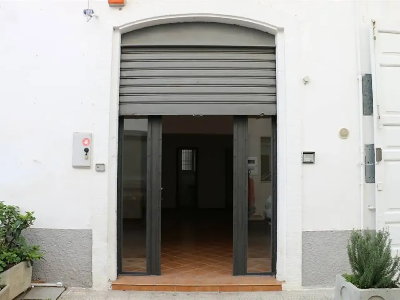 Negozio in Via Berardo Leone, Martina Franca, {3} - Foto 2