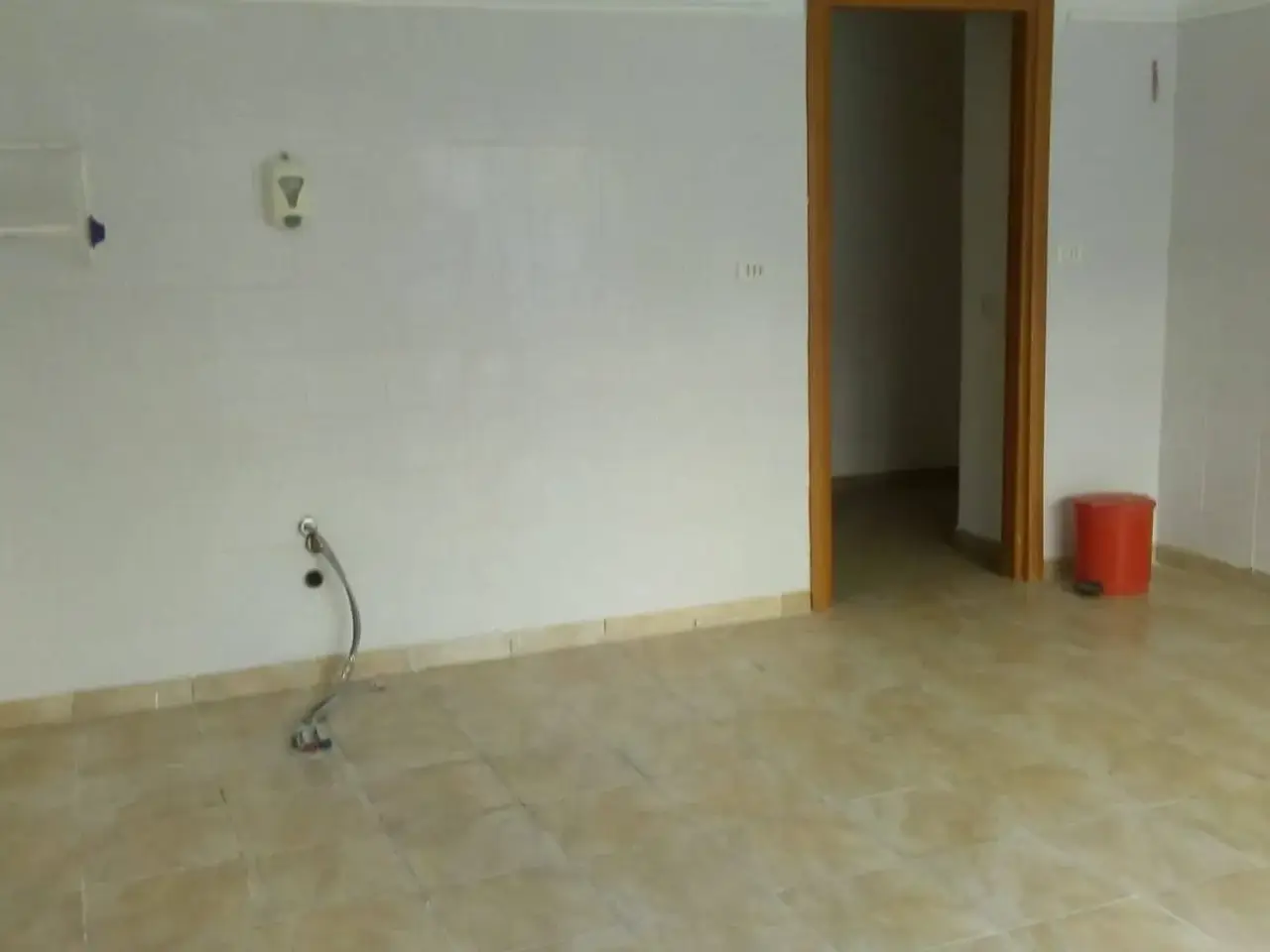 Esercizio commerciale in Via Buontalenti 17, Livorno, {3} - Foto 2
