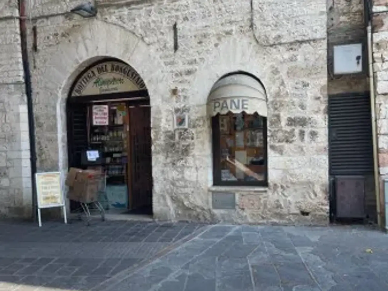 Negozio in Via San Gabriele dell'Addolorata, Assisi, {3} - Foto 2