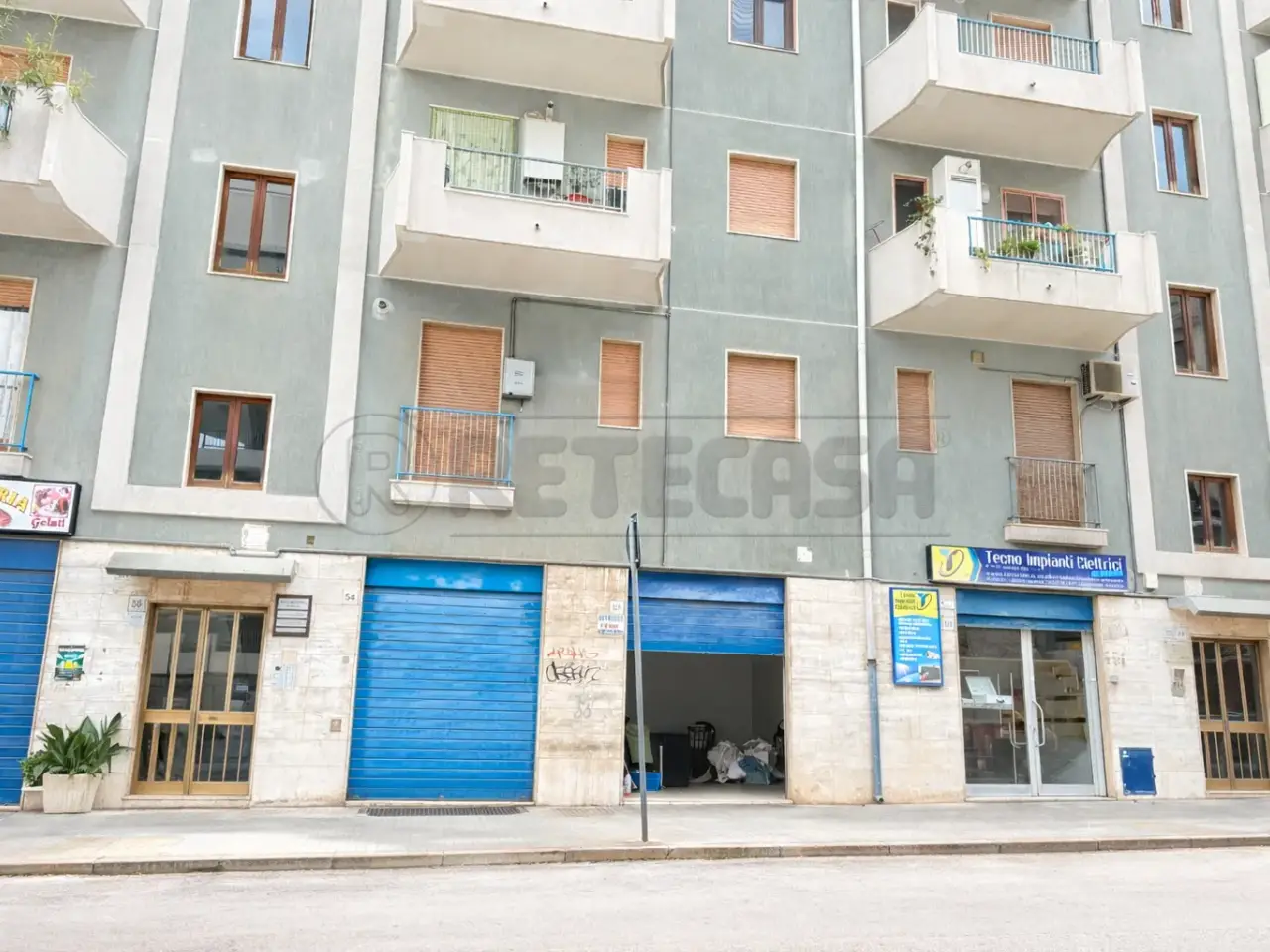 Palazzina commerciale in Via V. Veneto 56, Bisceglie, {3} - Foto 1