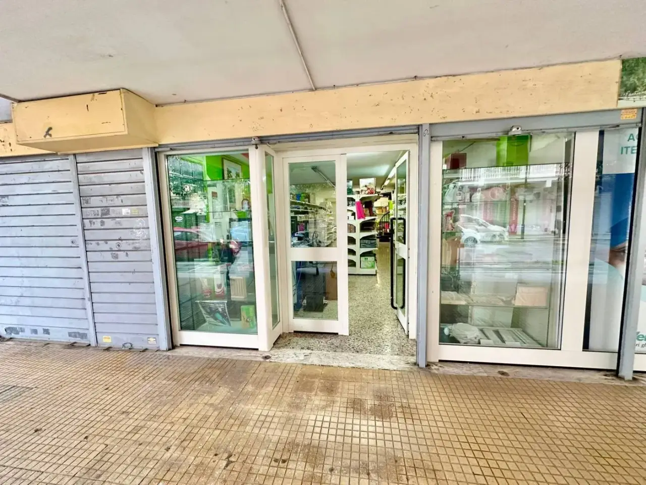 Locale commerciale in Via Guglielmo Marconi 62, Aprilia, Aprilia, {3} - Foto 2