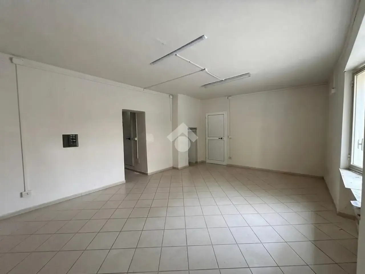Negozio in Corso Vittorio Emanuele 25, Albiano D'Ivrea, {3} - Foto 1