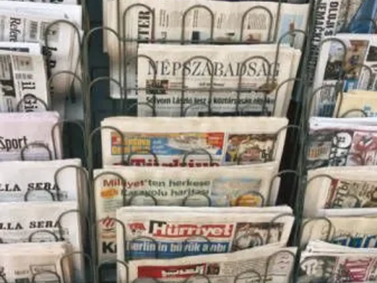 Edicola in Via Santa Croce 109, Lucca, {3} - Foto 2
