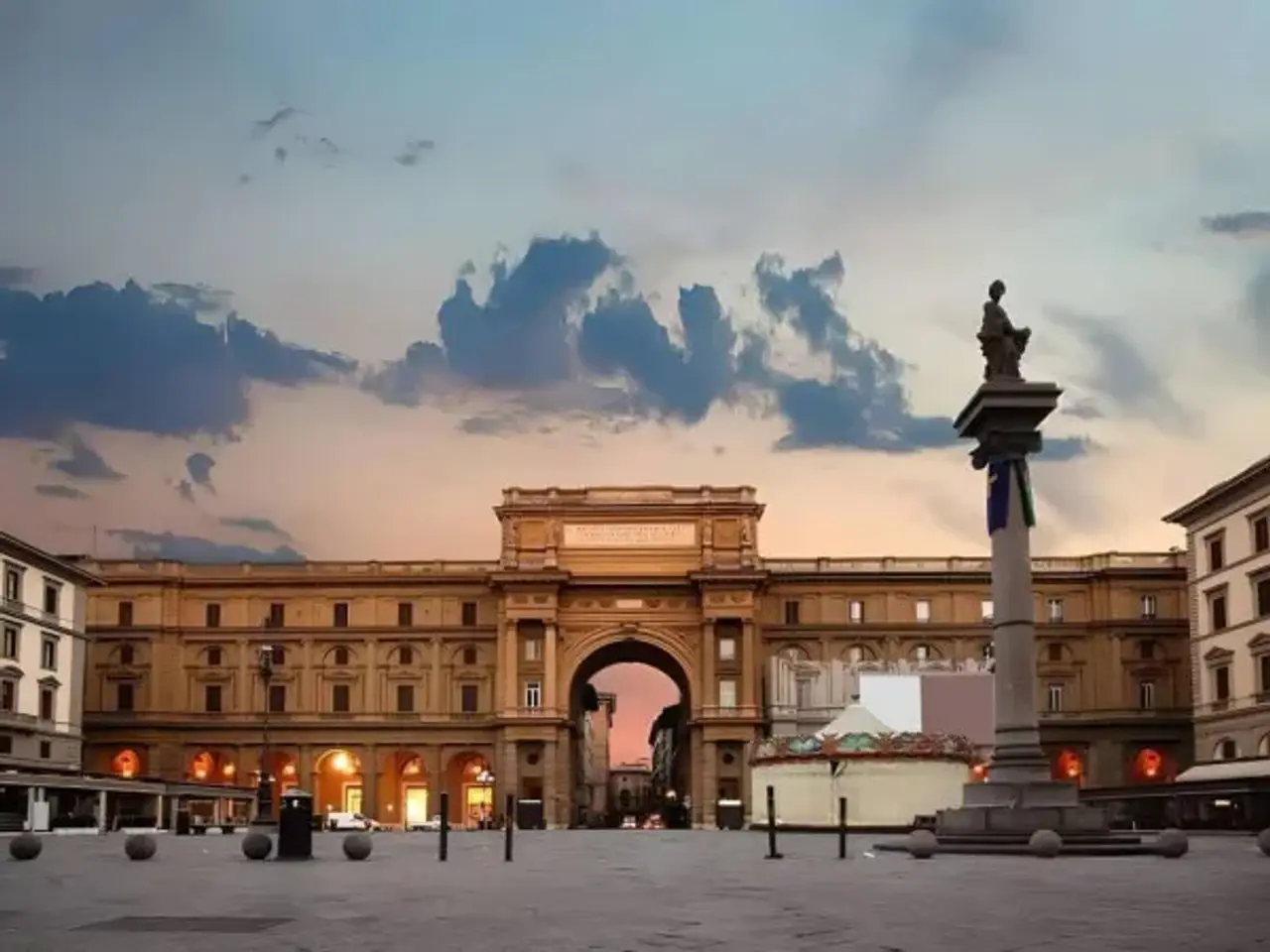 Tempo libero in Piazza della Repubblica, Firenze, {3} - Foto 1