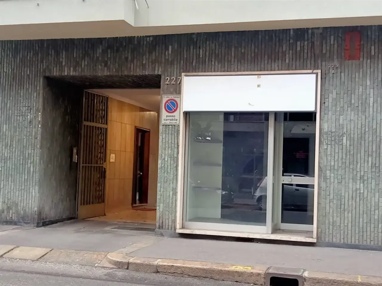 Negozio in Via Stradella 227, Torino, {3} - Foto 2