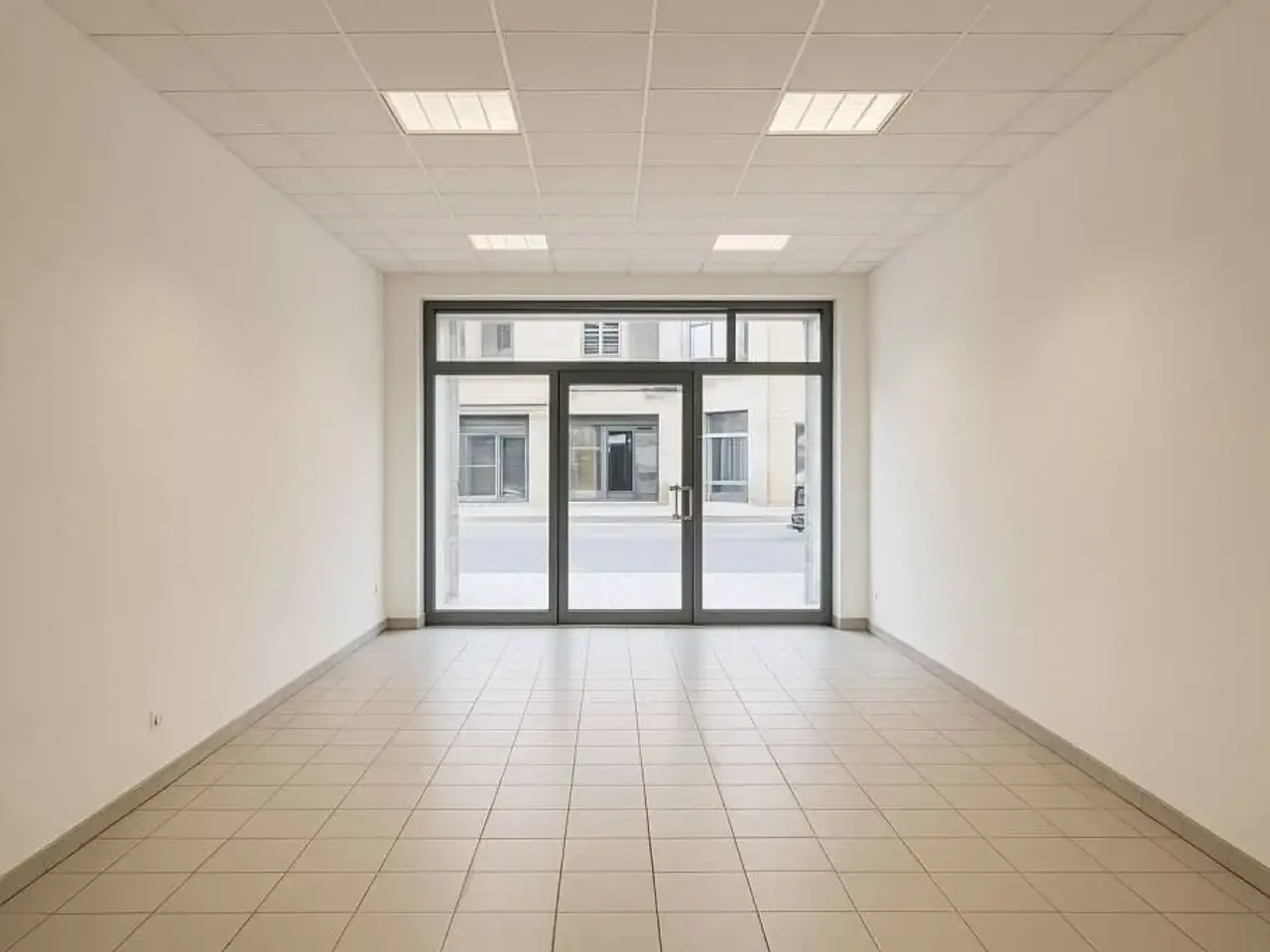 Negozio in Via Francesco Baracca, 23900 Lecco
, Lecco, {3} - Foto 1