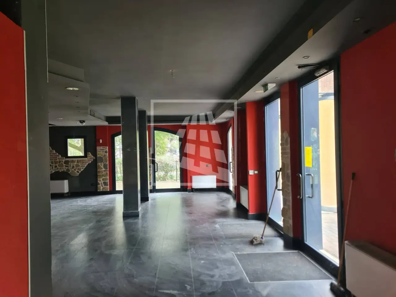 Negozio in Via Pietro Pariati 13, Reggio nell'Emilia, {3} - Foto 1