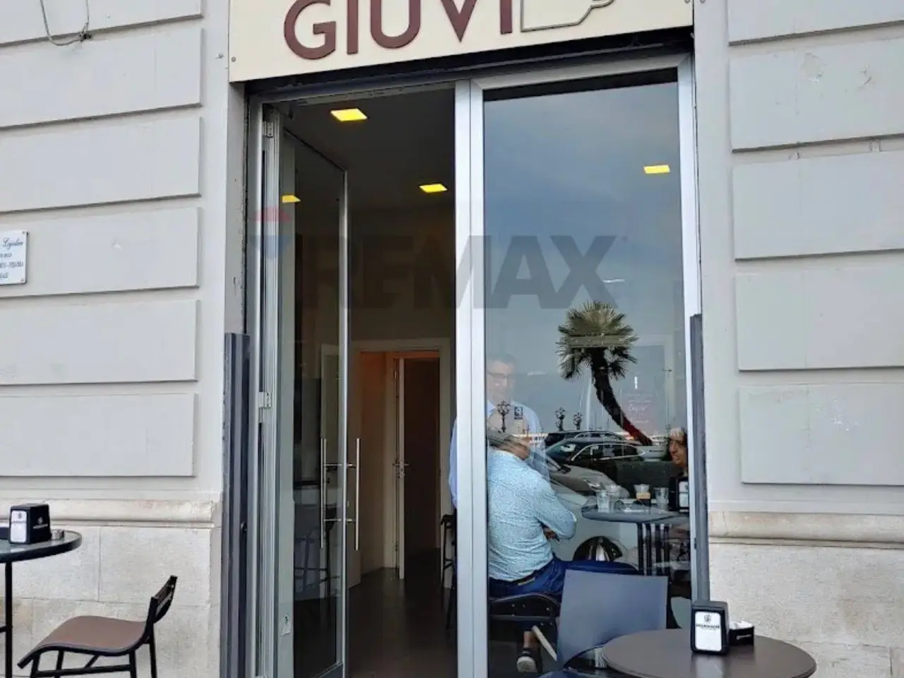 Esercizio commerciale in Piazza Eroi del Mare 16, Bari, {3} - Foto 1
