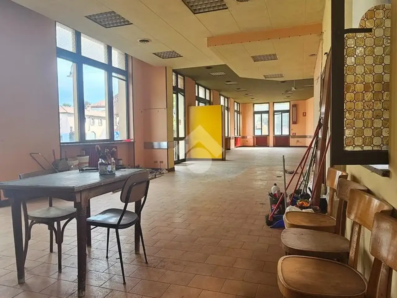Palazzina commerciale in Piazza San Giuseppe 12, Galliate, {3} - Foto 2