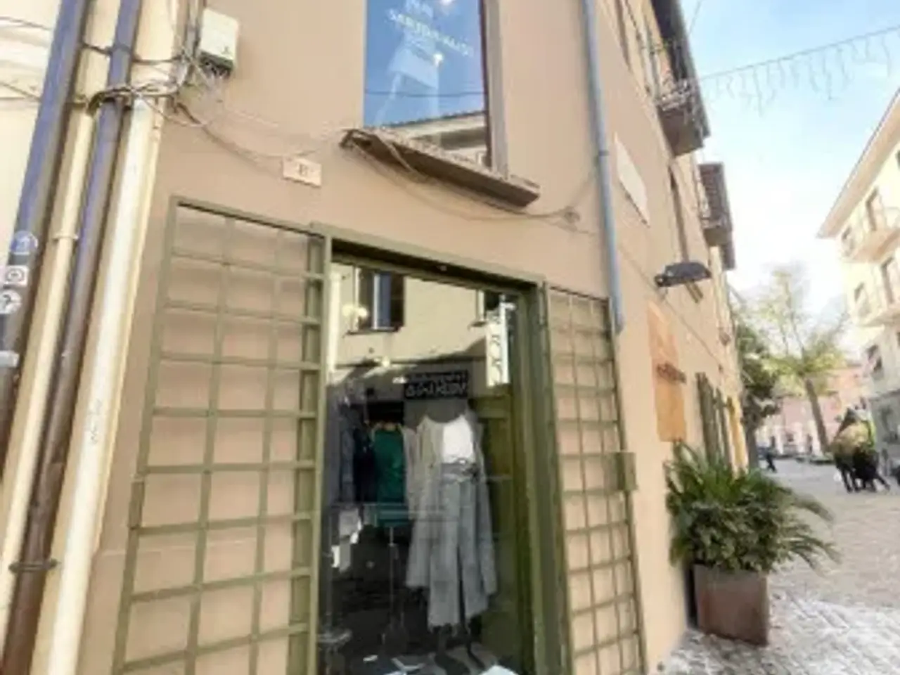 Abbigliamento in Piazza San Francesco, Terni, {3} - Foto 2