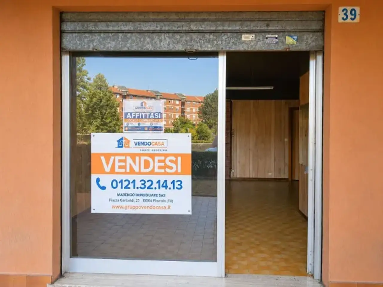 Negozio in Via della Repubblica 39, Pinerolo, {3} - Foto 1