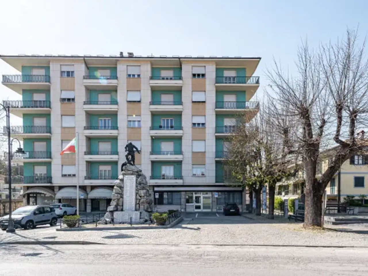Negozio in Piazza Umberto I 7, Dogliani, {3} - Foto 1