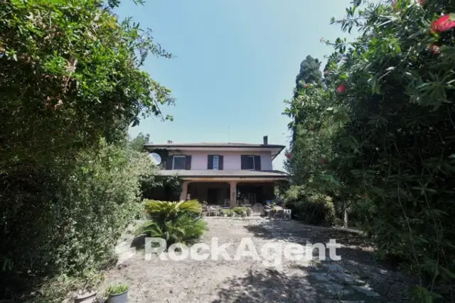 Mansion in Strada del Pantanello 644, Latina - Photo 1