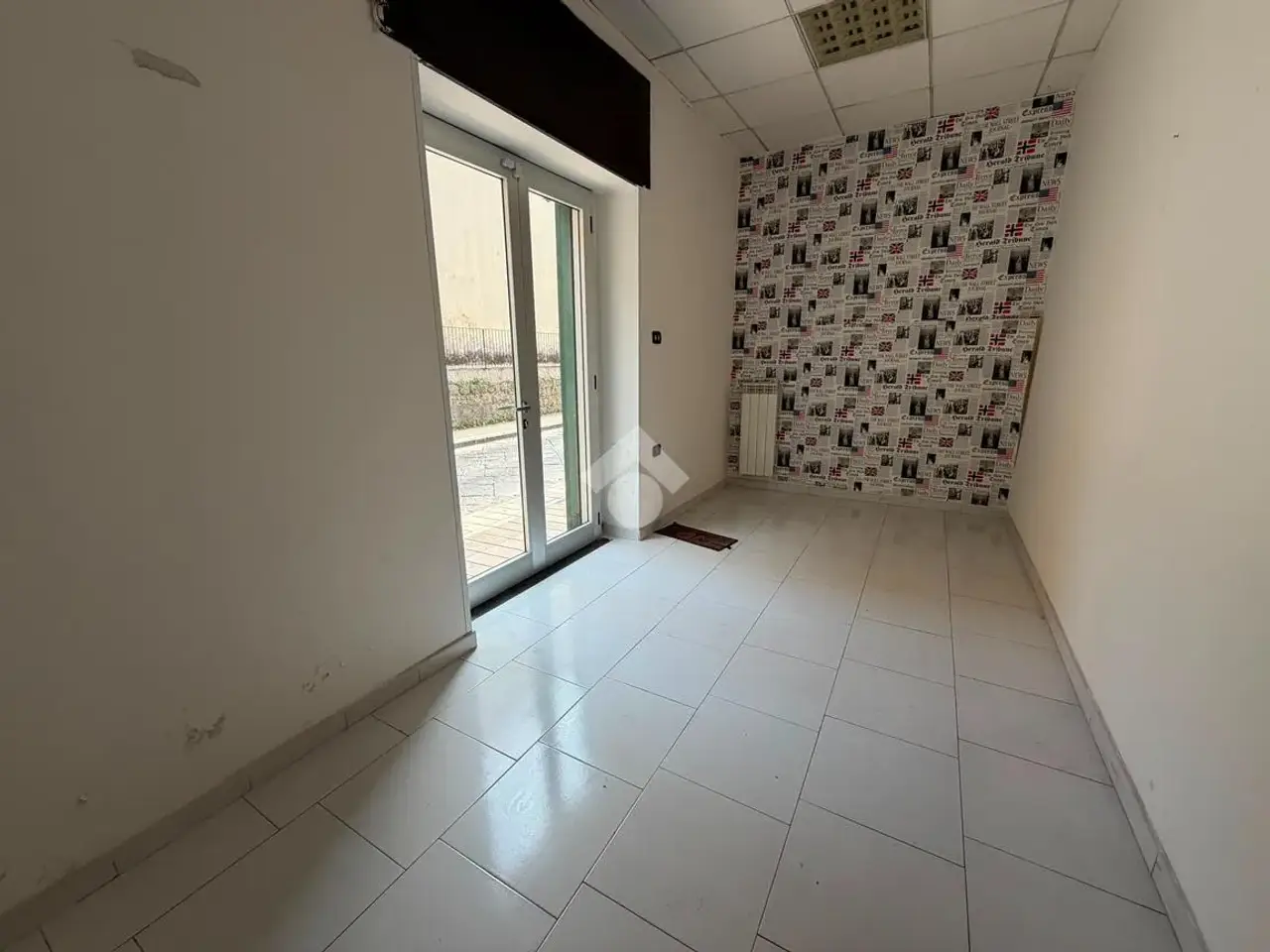 Negozio in Via Leopoldo Santagata 159, Villa Di Briano, {3} - Foto 2