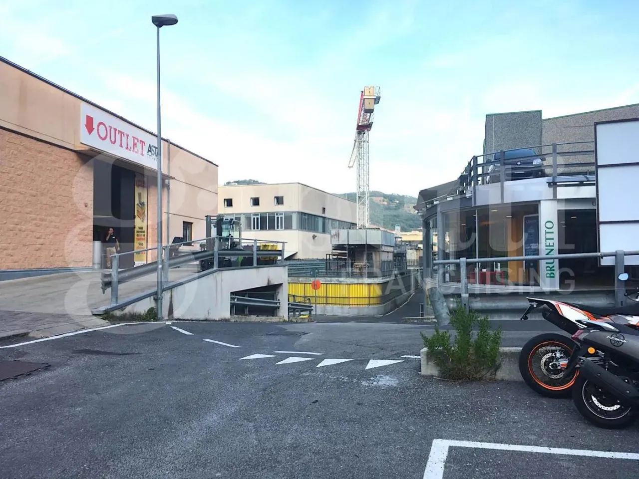 Capannone in Via Maestri del Lavoro, Finale Ligure, {3} - Foto 2