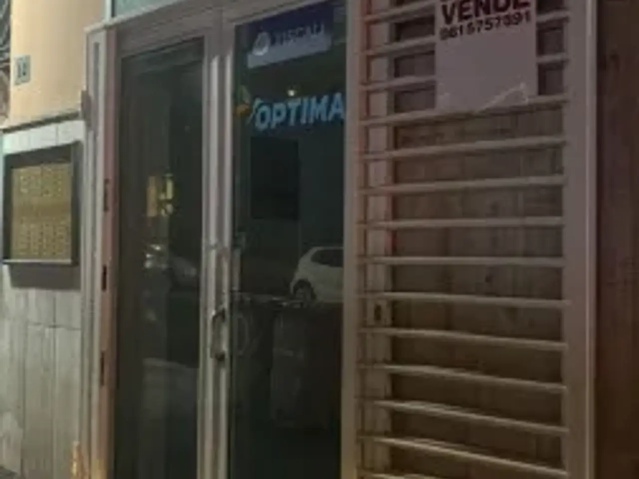 Negozio in Via Santa Maria della Libera 11, Napoli, {3} - Foto 1