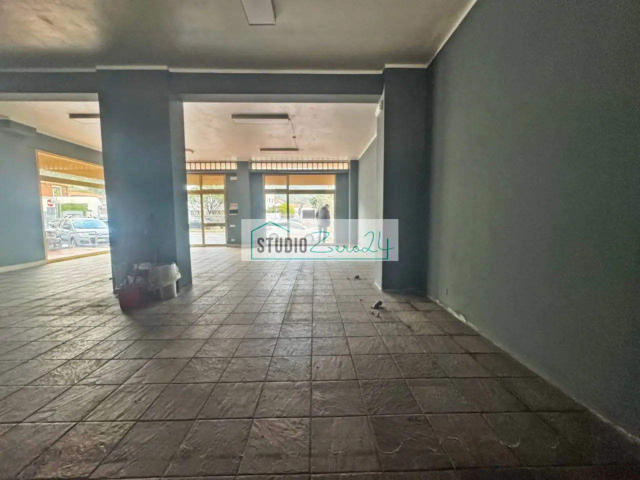 Negozio in Viale Stazione, Massa, {3} - Foto 2
