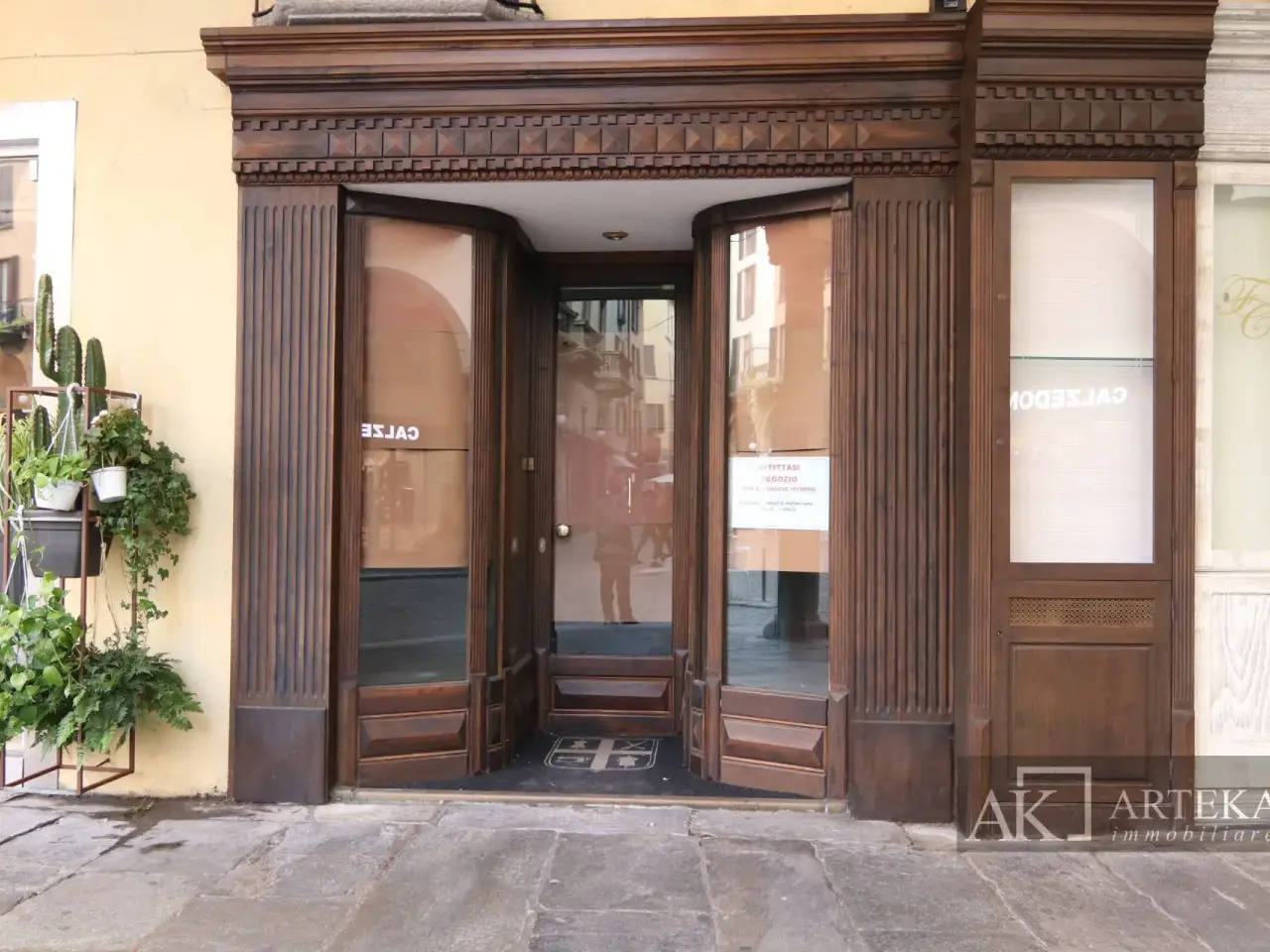 Negozio in Via Fratelli Rosselli 17, Novara, {3} - Foto 1