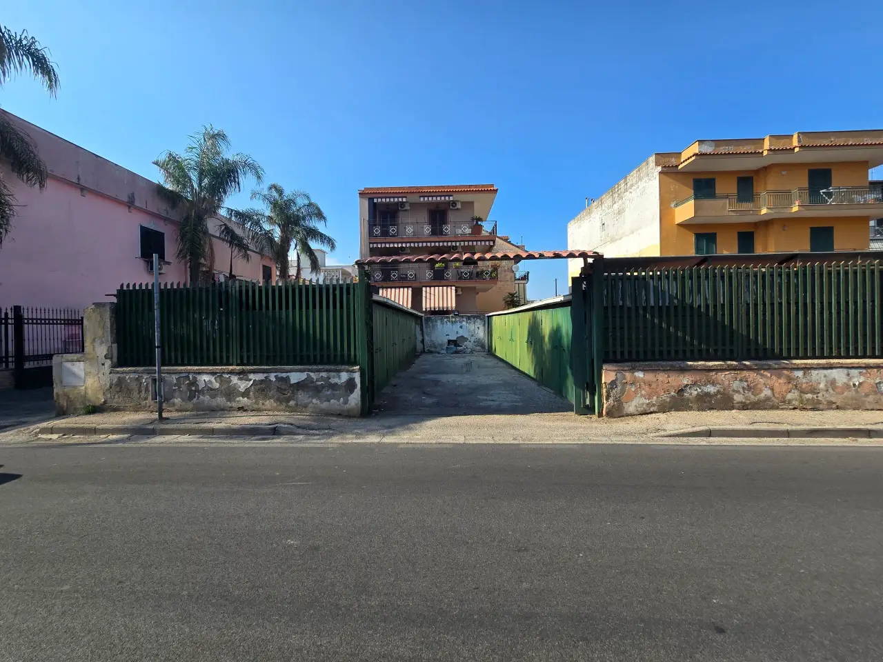 Parcheggio chiuso in Via Spazzilli 108, Giugliano In Campania, {3} - Foto 1