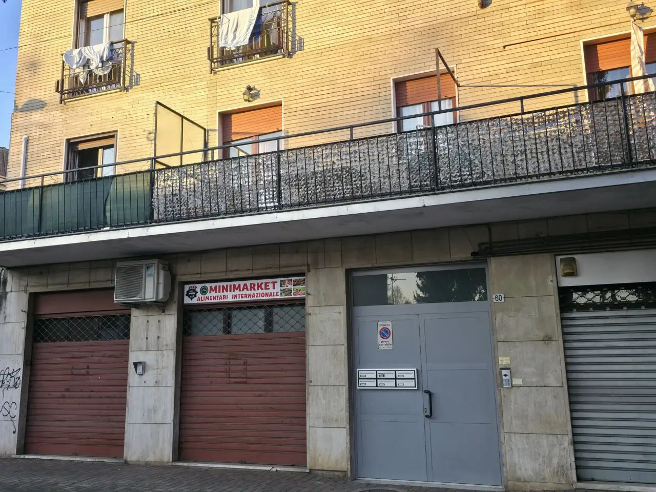 Negozio in Via Trieste 60, Cesate, {3} - Foto 1