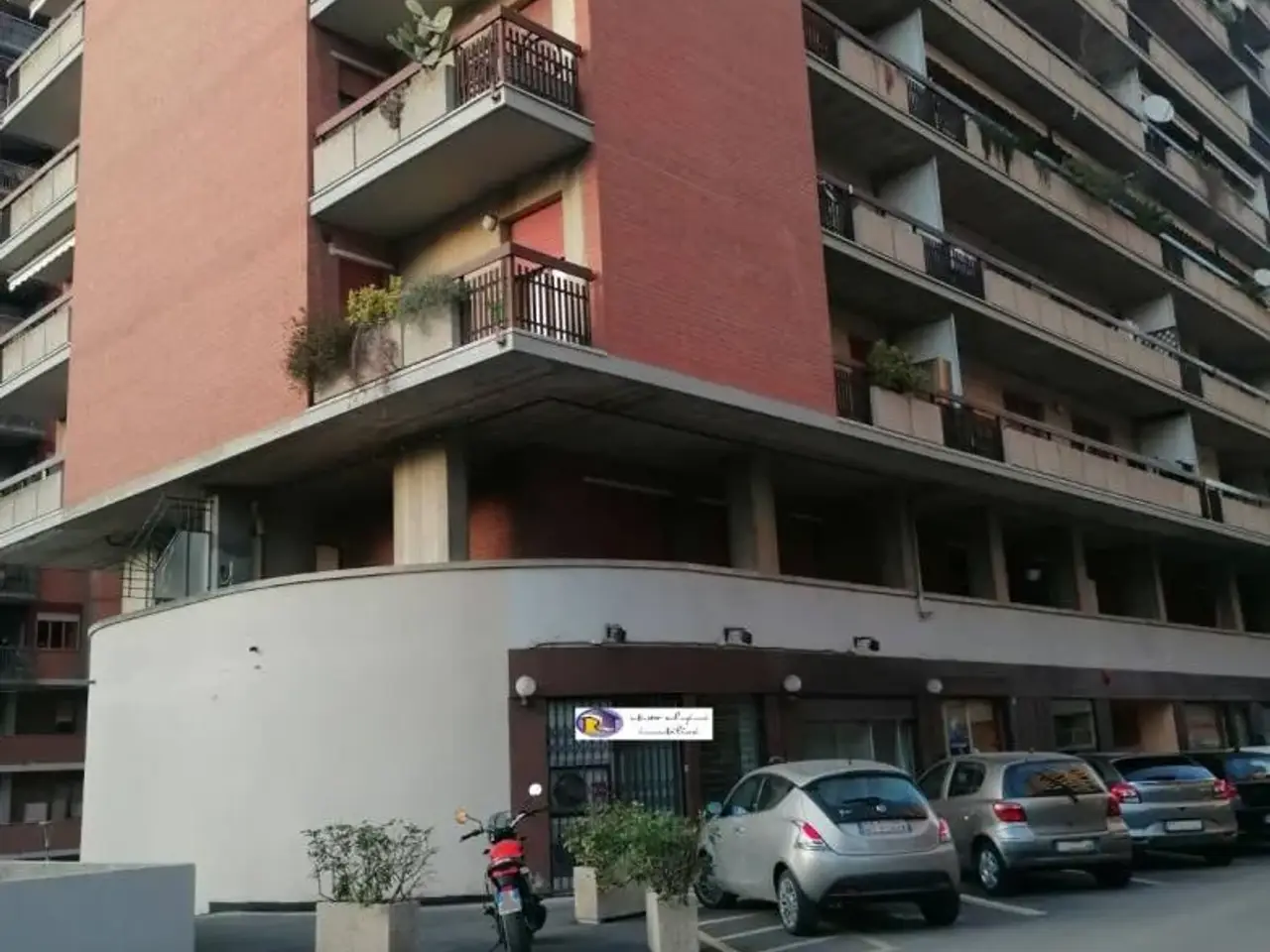 Locale commerciale in Via Romeo Gallenga Perugia, Perugia, {3} - Foto 1