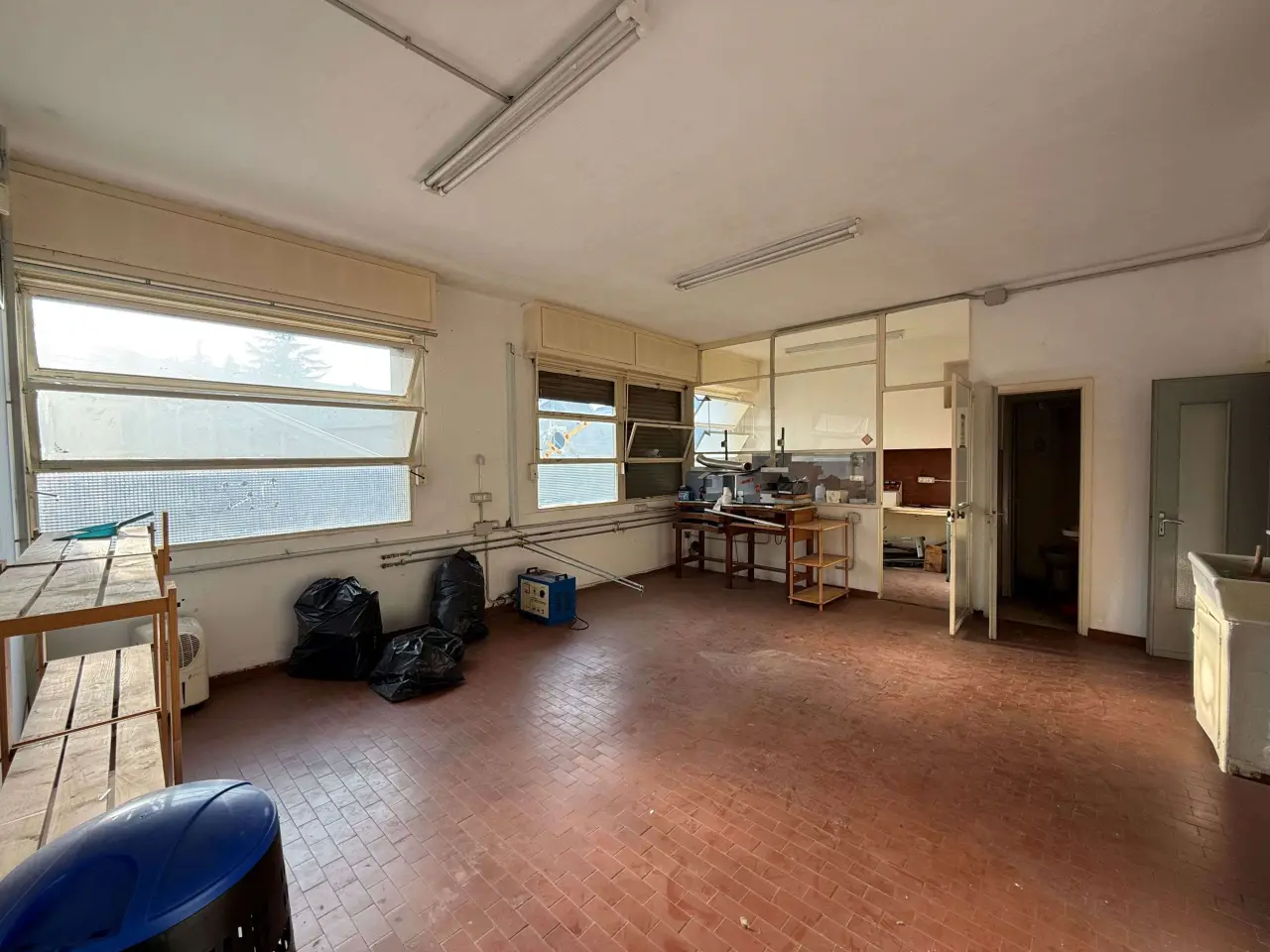 Palazzina commerciale in Via della Repubblica  5, Valenza, {3} - Foto 1