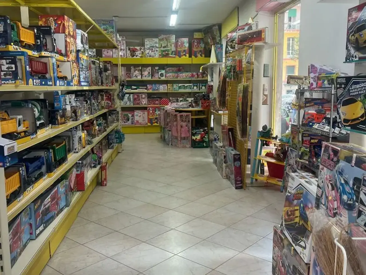Negozio in Via Francesco Azzi 2, Napoli, {3} - Foto 1
