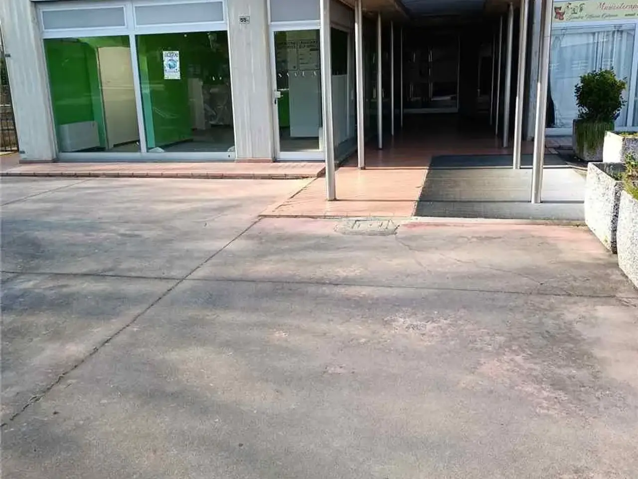 Negozio in , Verbania, {3} - Foto 1