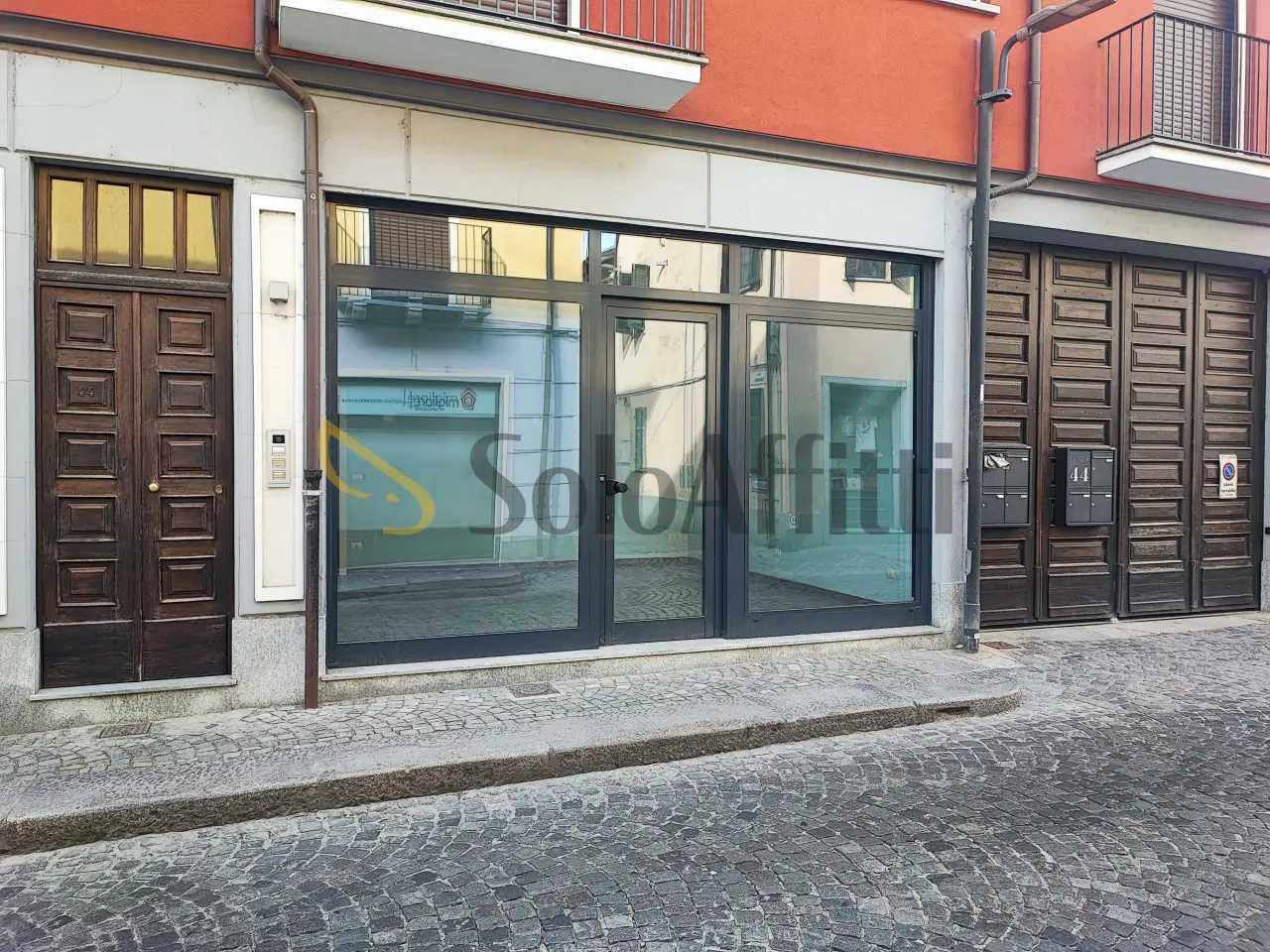 Negozio in Via Cavour 44, Santena, {3} - Foto 1