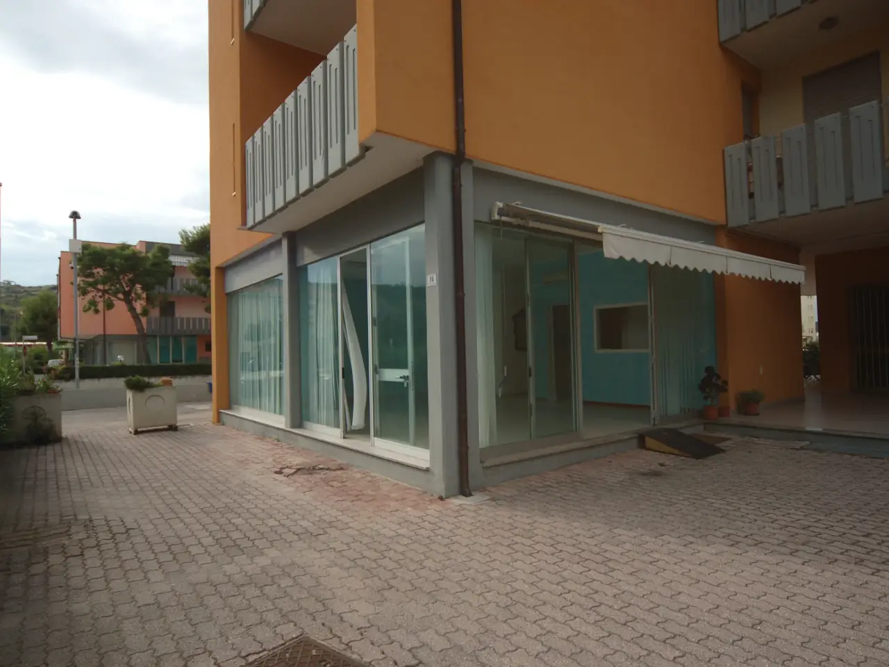 Negozio in Via E. De Filippo, Martinsicuro, {3} - Foto 1