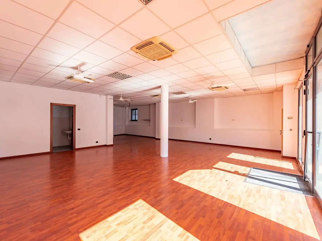 Ufficio in , Lainate, {3} - Foto 2