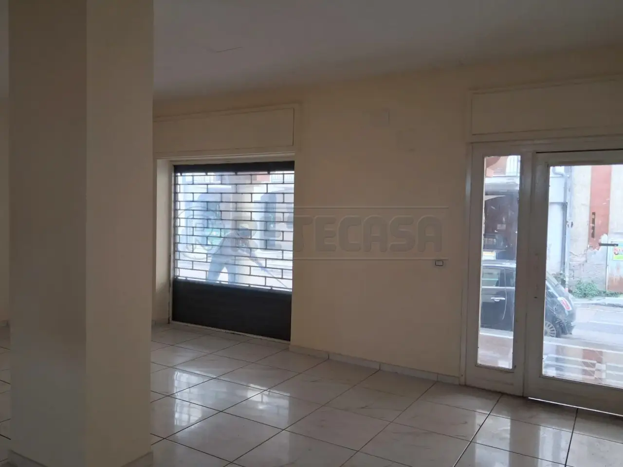 Palazzina commerciale in Via Guglielmo Marconi, Marcianise, {3} - Foto 1