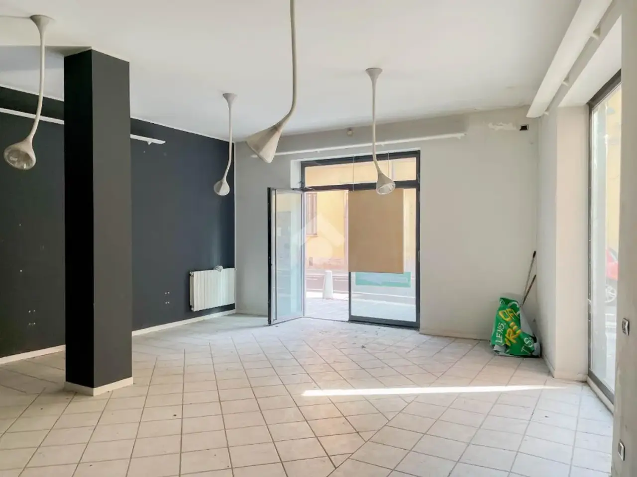 Negozio in Via Vittorio Veneto, Cassano D'Adda, {3} - Foto 1